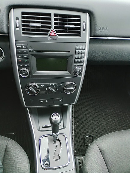 Mercedes-Benz B180 12 of 13