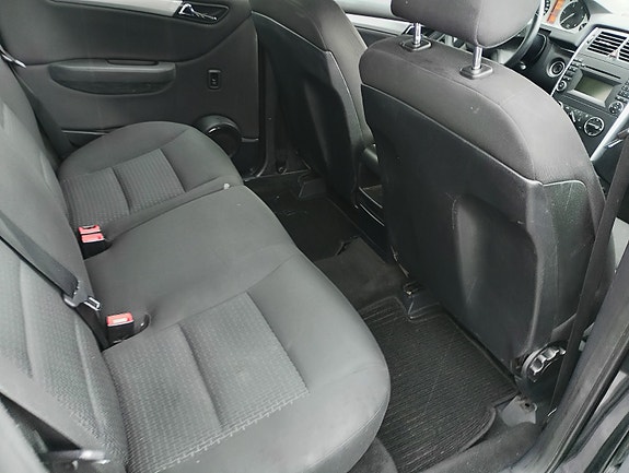Mercedes-Benz B180 9 of 13