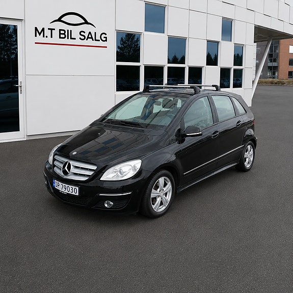 Mercedes-Benz B180 2 of 5