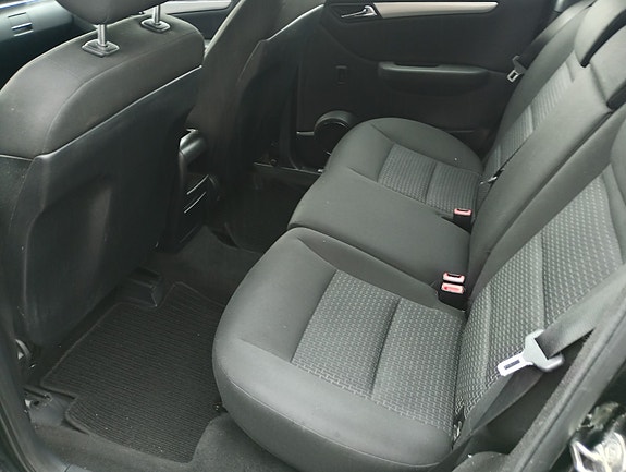 Mercedes-Benz B180 10 of 13