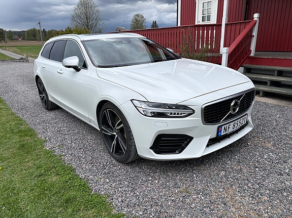 Volvo V90 2 of 10