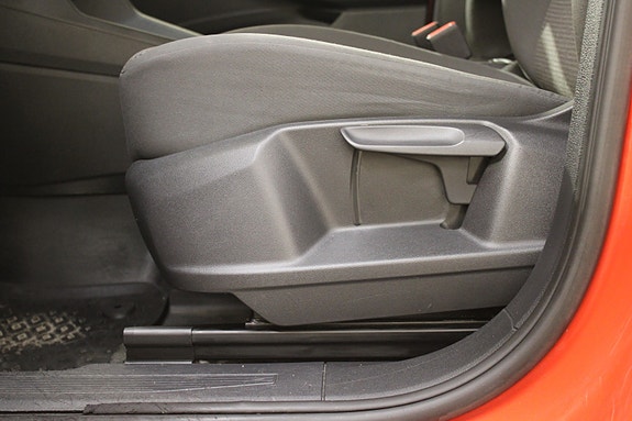 Volkswagen Caddy Maxi 24 of 30