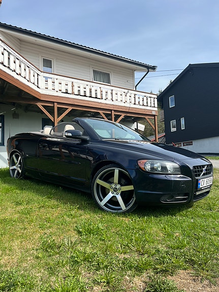 Volvo C70 2 of 5