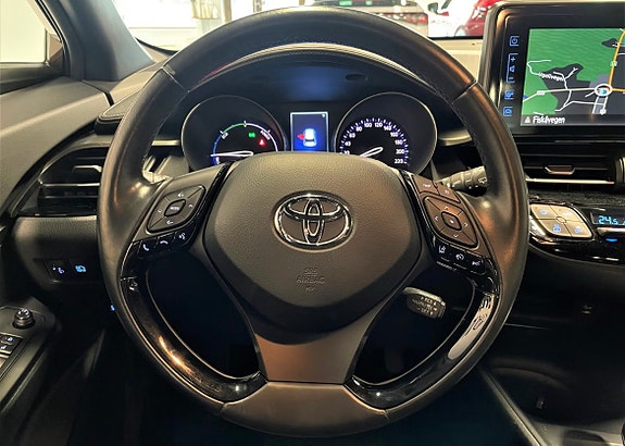 Toyota C-HR 5 of 8