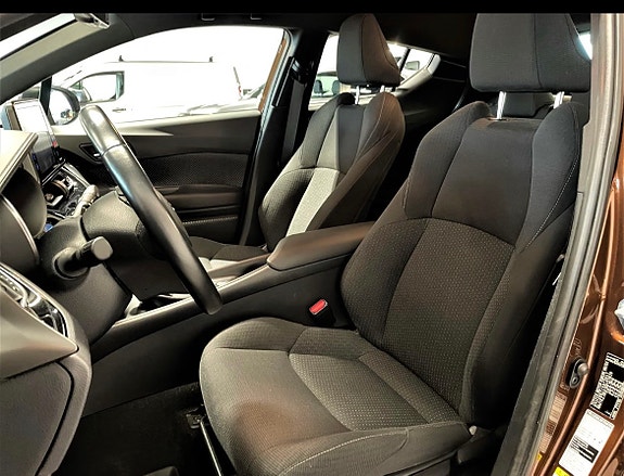 Toyota C-HR 7 of 8