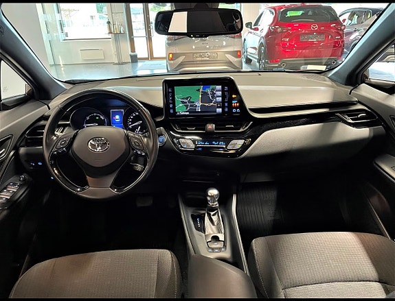 Toyota C-HR 6 of 8