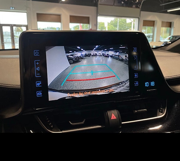 Toyota C-HR 3 of 8