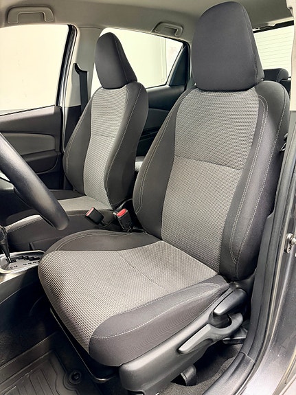 Toyota Yaris 7 of 19