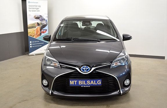 Toyota Yaris 3 of 19