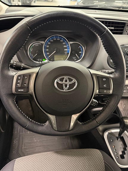Toyota Yaris 11 of 19