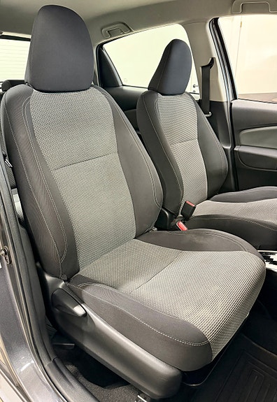 Toyota Yaris 8 of 19