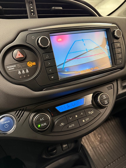 Toyota Yaris 12 of 19