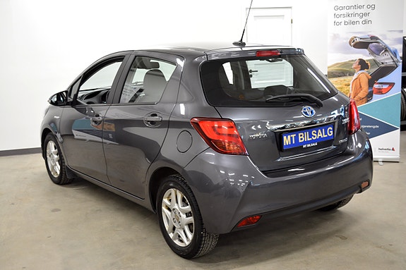 Toyota Yaris 5 of 19