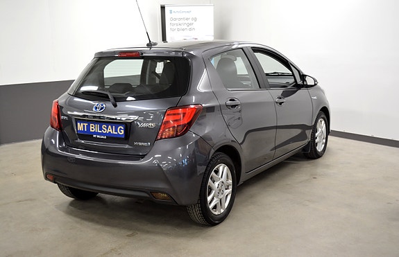 Toyota Yaris 4 of 19