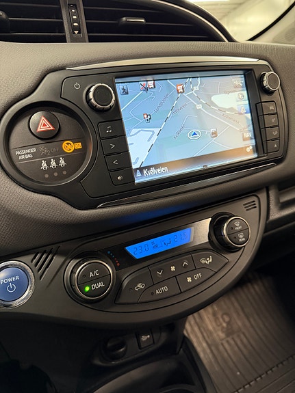 Toyota Yaris 13 of 19