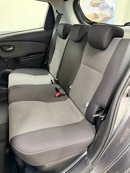 Toyota Yaris 9 of 19