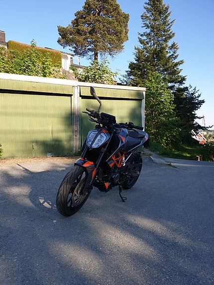 KTM 125 Duke 3 of 5