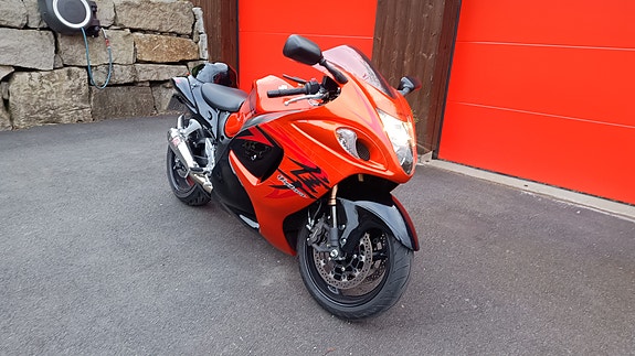 Suzuki GSX 1300 R Hayabusa 2 of 6