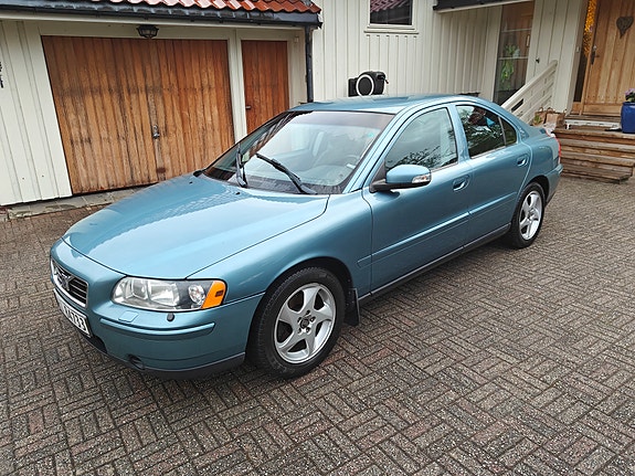 Volvo S60 3 of 5
