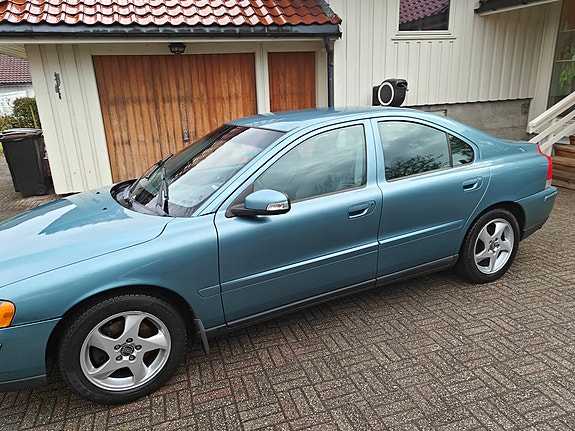Volvo S60 4 of 5