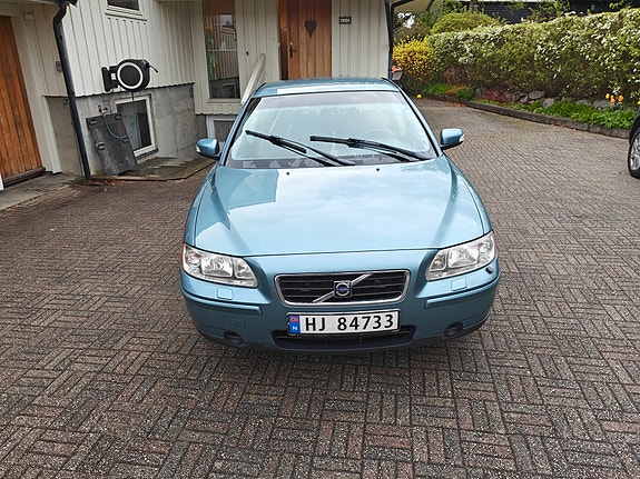 Volvo S60 2 of 5