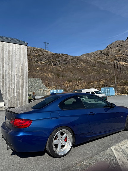BMW 325d 3 of 5