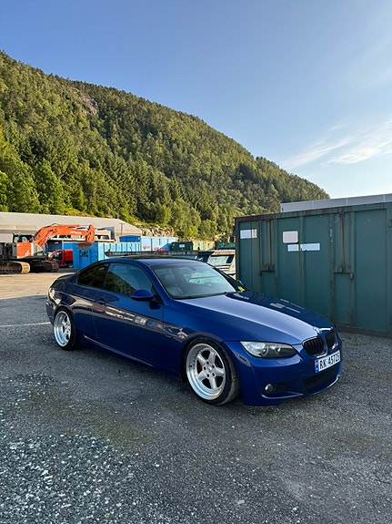 BMW 325d 4 of 5