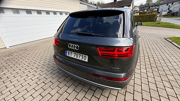 Audi Q7 3 of 12
