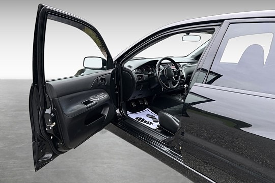 Mitsubishi Lancer 11 of 23