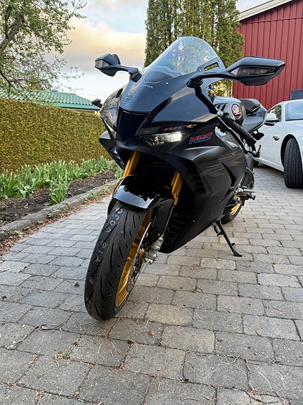 Honda CBR1000 RR-R SP 4 of 5