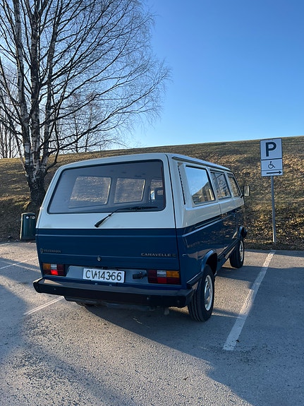 Volkswagen Caravelle 5 of 5