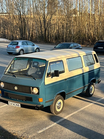 Volkswagen Caravelle 4 of 5