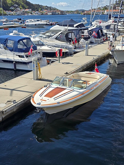 Chris-Craft Corsair 25 3 of 5