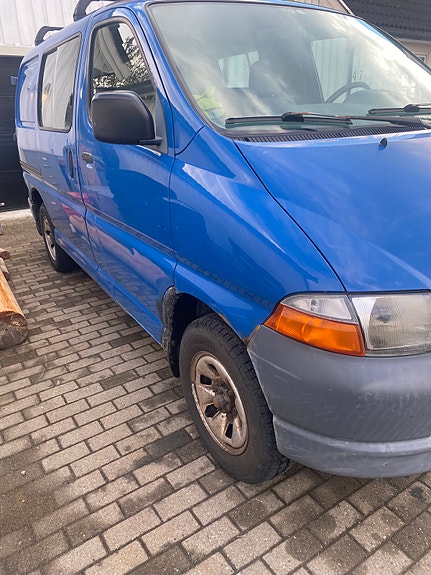 Toyota HiAce 4 of 30
