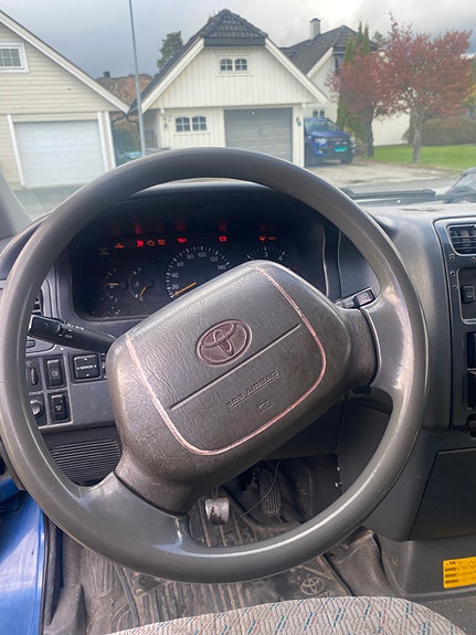 Toyota HiAce 8 of 30