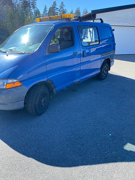 Toyota HiAce 28 of 30