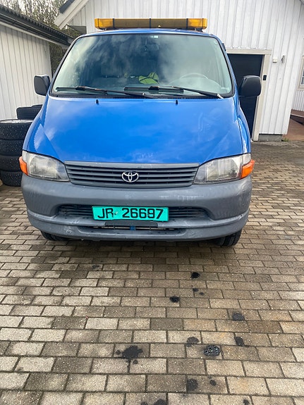 Toyota HiAce 3 of 30
