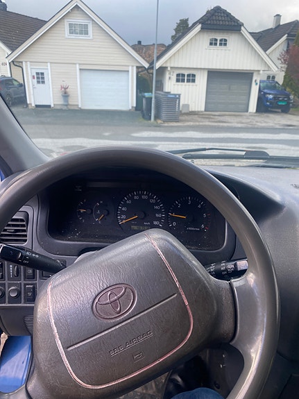 Toyota HiAce 9 of 30