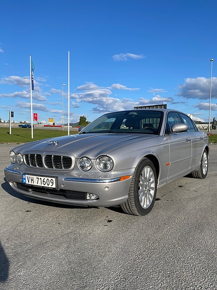 Jaguar XJ 4 of 13
