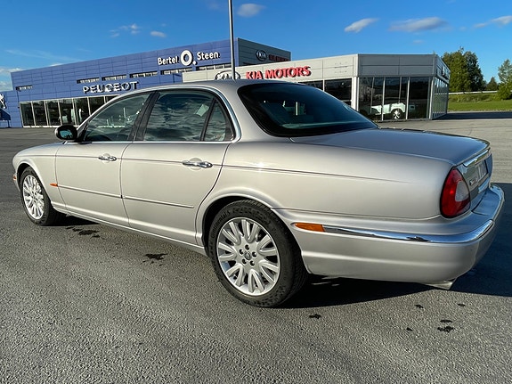 Jaguar XJ 7 of 13