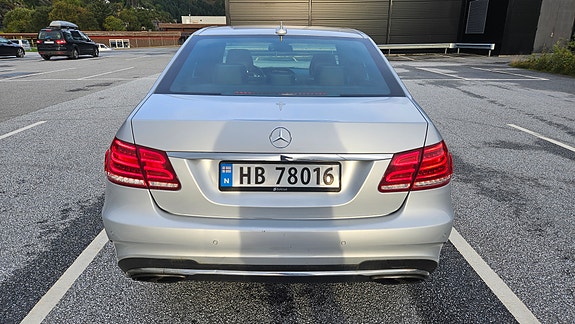 Mercedes-Benz E200 8 of 19