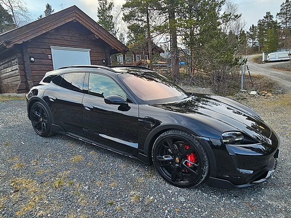 Porsche Taycan Cross Turismo 8 of 30