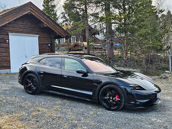 Porsche Taycan Cross Turismo 7 of 30