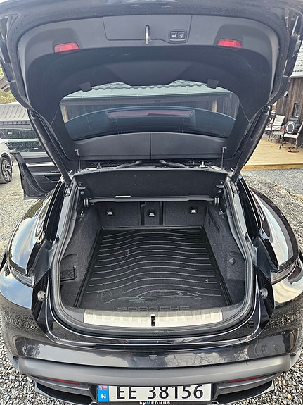 Porsche Taycan Cross Turismo 29 of 30