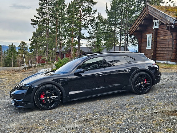 Porsche Taycan Cross Turismo 2 of 30
