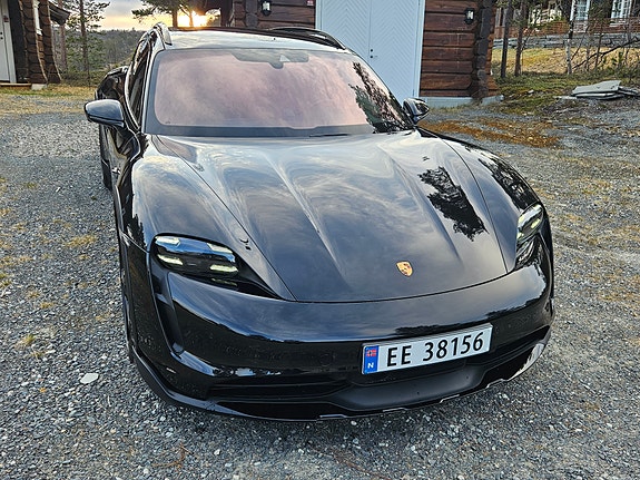 Porsche Taycan Cross Turismo 9 of 30