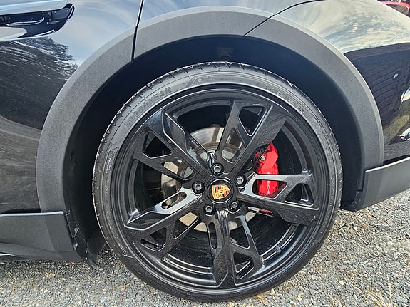 Porsche Taycan Cross Turismo 15 of 30