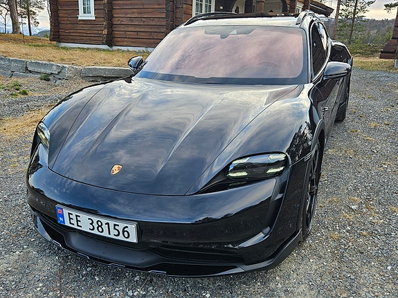 Porsche Taycan Cross Turismo 10 of 30
