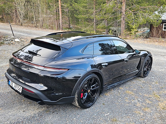 Porsche Taycan Cross Turismo 6 of 30