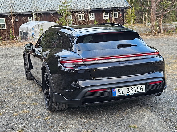 Porsche Taycan Cross Turismo 4 of 30